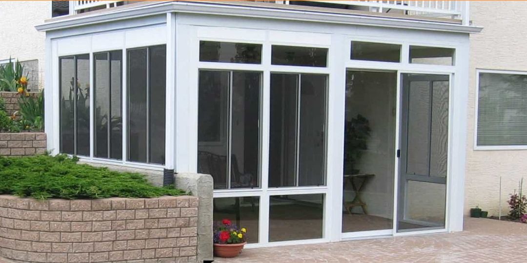 Advantages-of-Glass-vs.-Plastic-for-a-Calgary-Sunroom